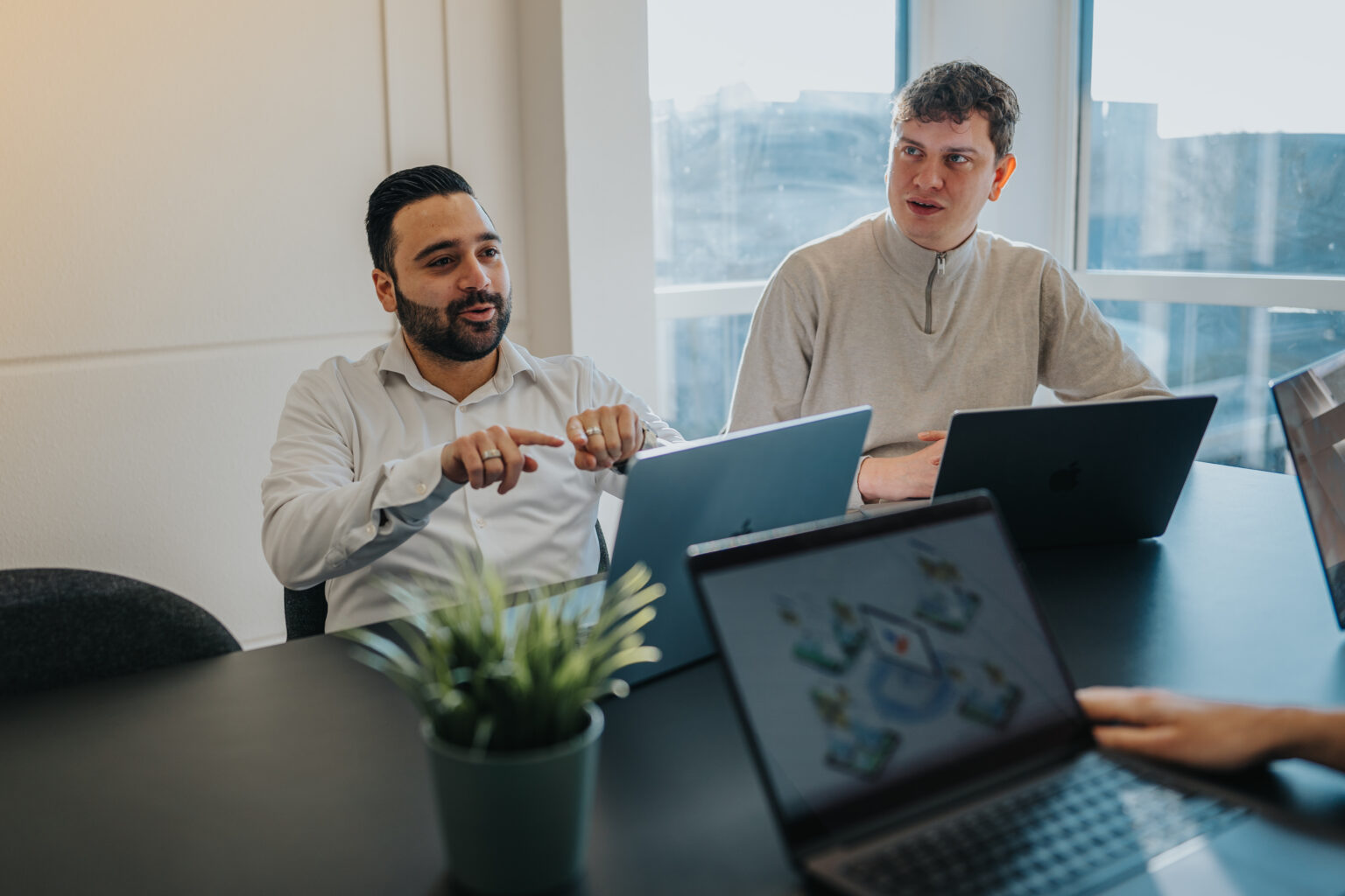 Klantgesprek op kantoor – Traffic Solvers
