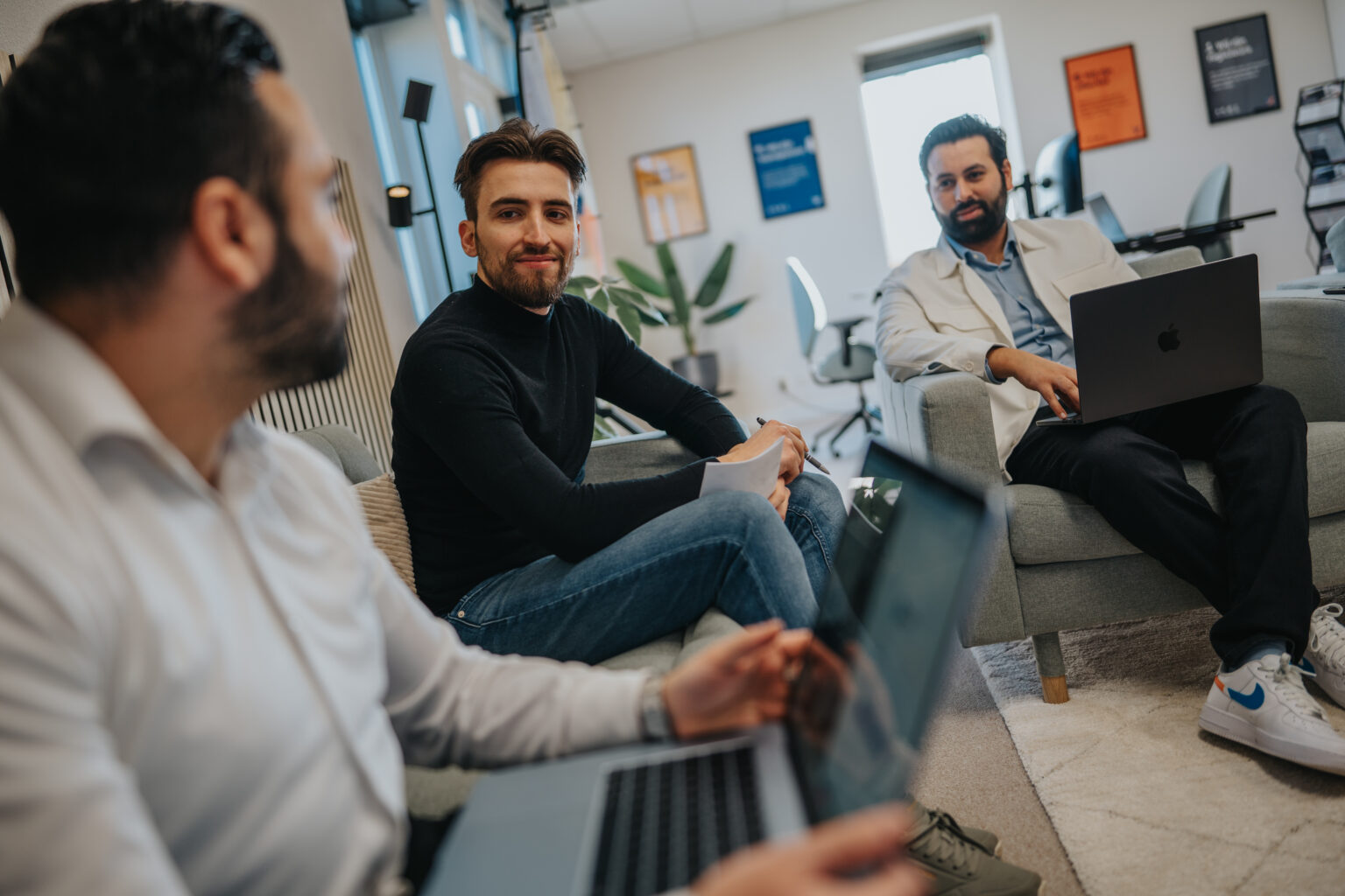 Klantgesprek Stefan en Fawad op kantoor – Traffic Solvers